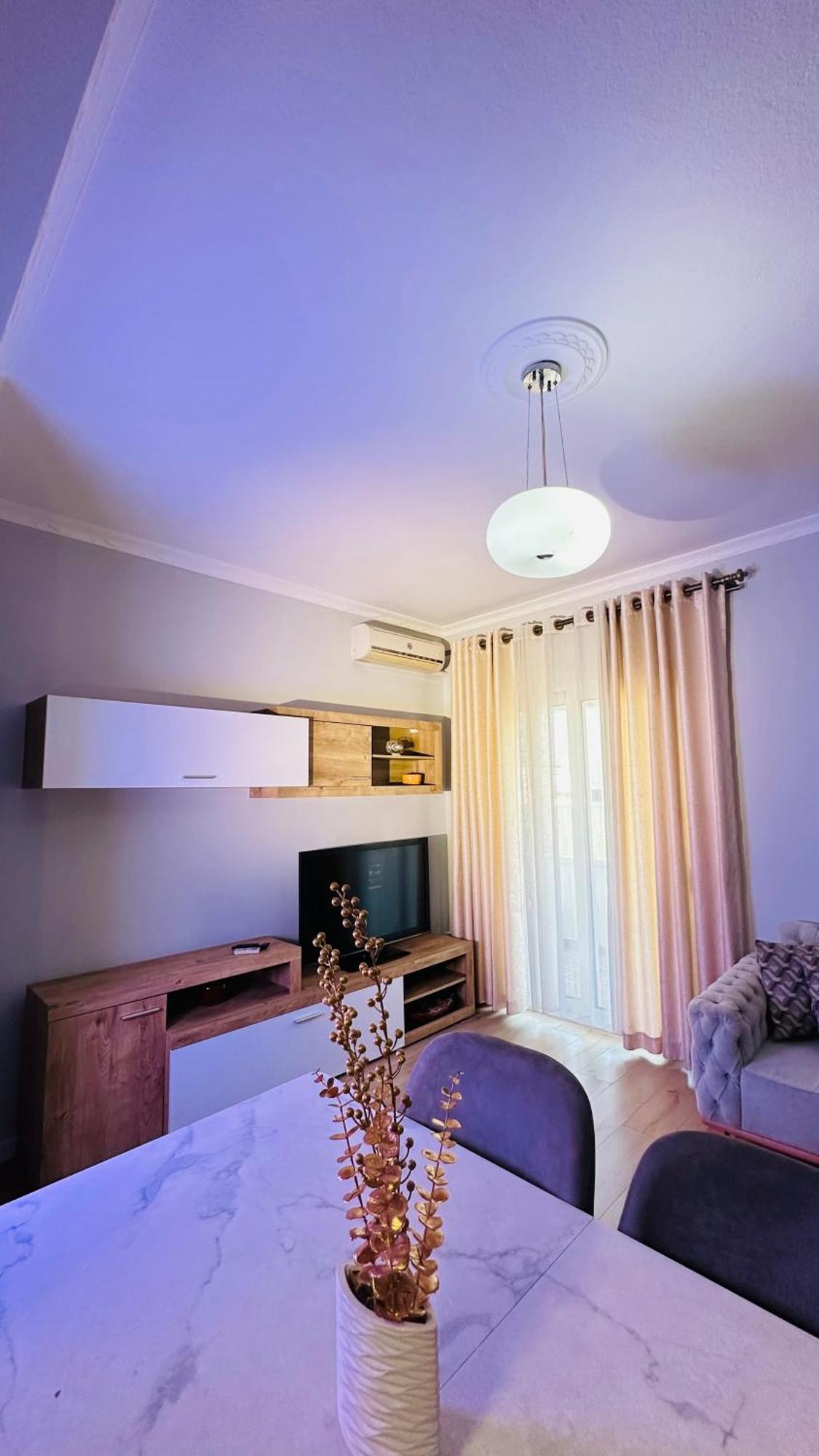 Bllok: Cozy Stay, 24/7 Self Check-in Apartment Tirana