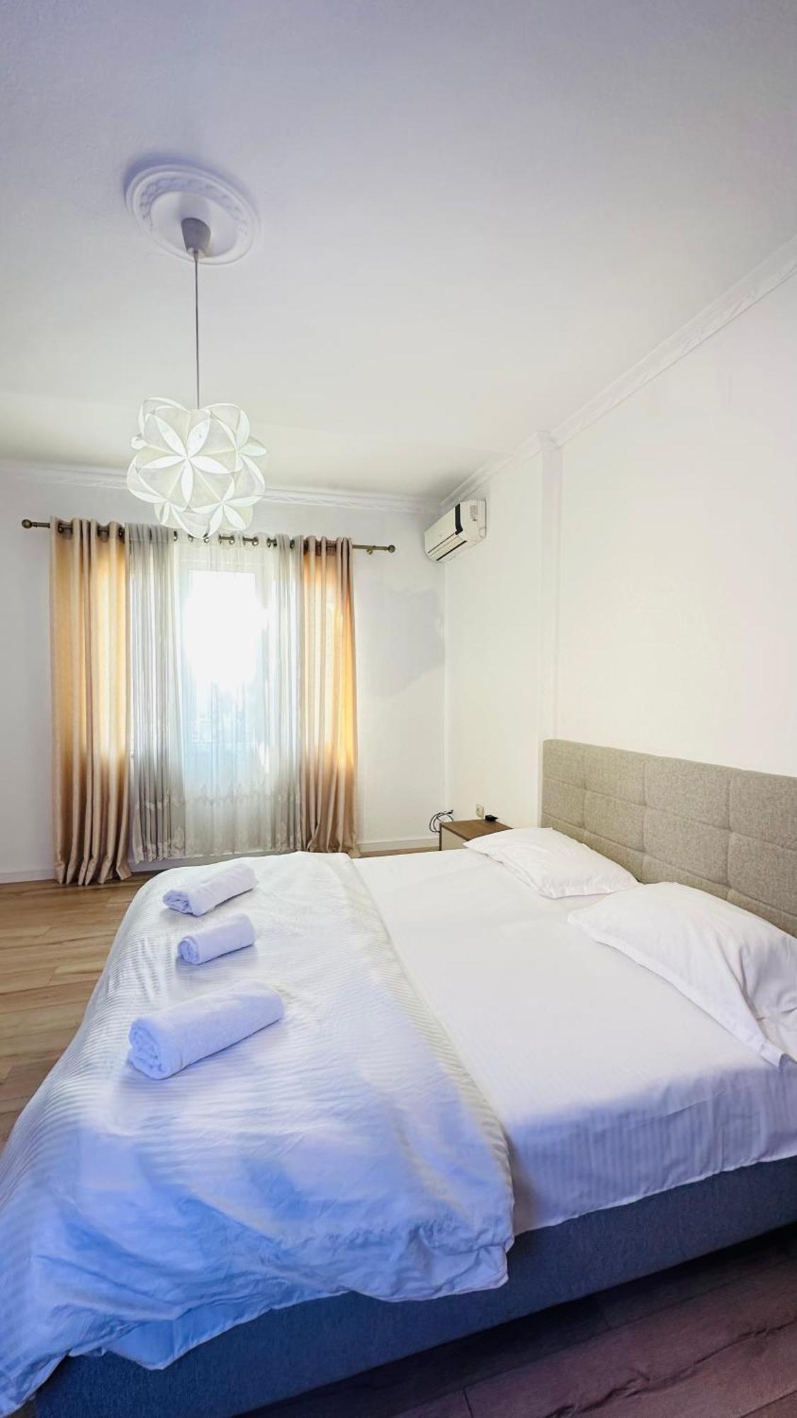Bllok: Cozy Stay, 24/7 Self Check-in Apartment